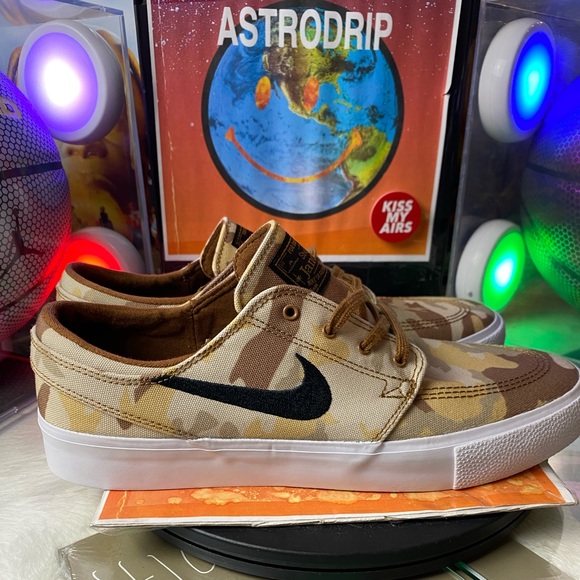 Nike Other - 🆕 Nike	Zoom Janoski Canvas PRM SB Light Camo - M9